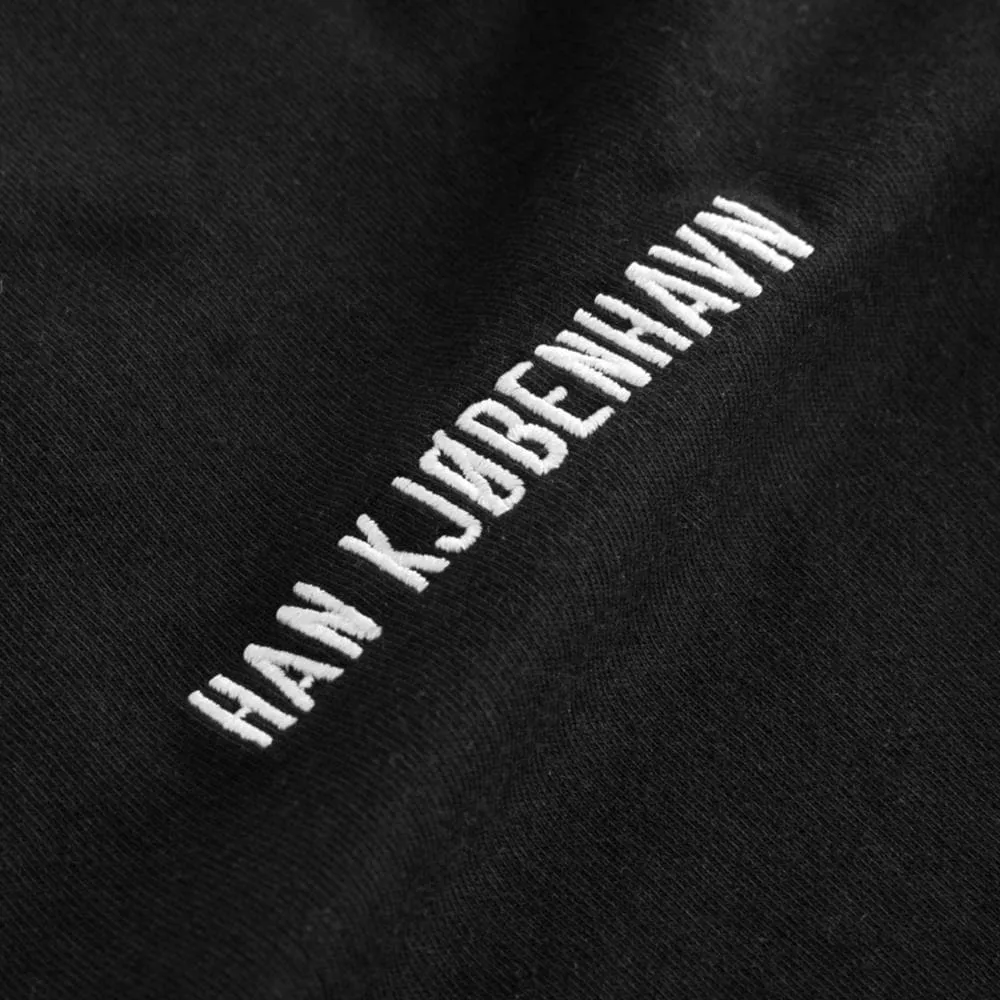 HAN KJOBENHAVN CASUAL TEE - BLACK LOGO-BLACK