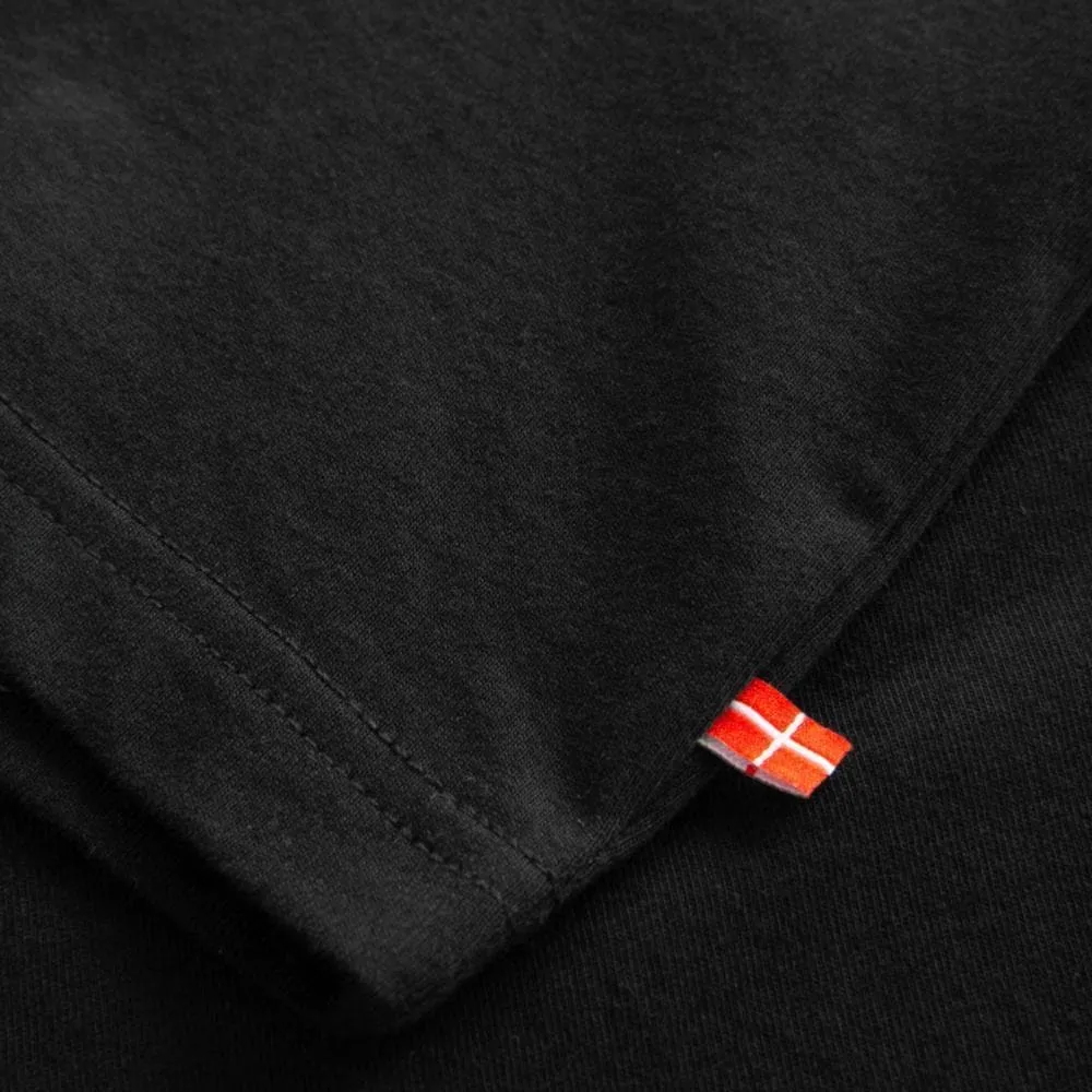 HAN KJOBENHAVN CASUAL TEE - BLACK LOGO-BLACK