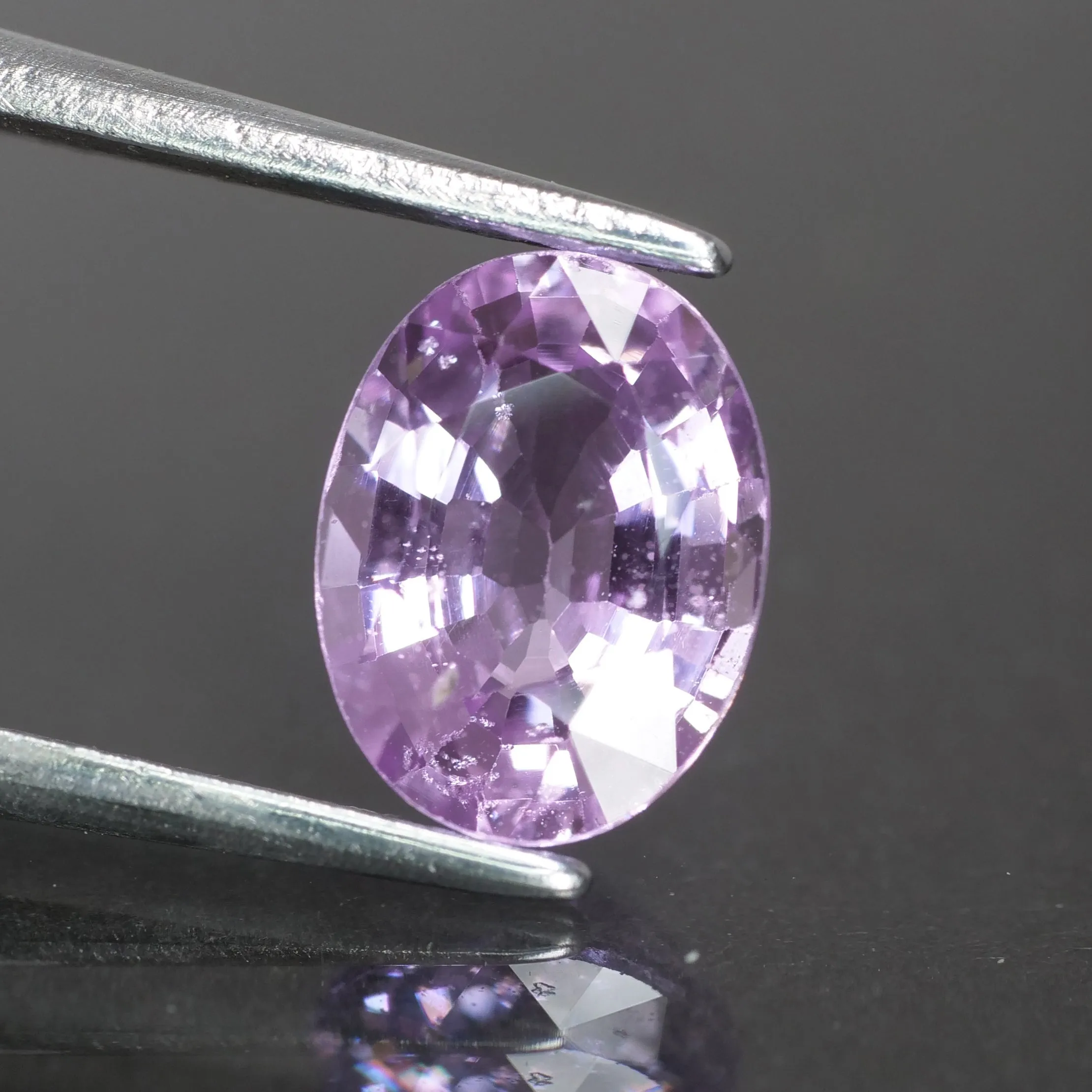 Pink Sapphire | IGI certified | natural, oval cut *8x6 mm, VS , 1.60ct